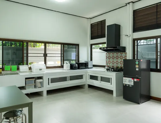 ห้องครัวสะอาดสำหรับเตรียมอาหารครบ 3 มื้อให้ผู้สูงอายุ
